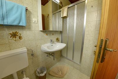 Double room, shower, toilet, balkony